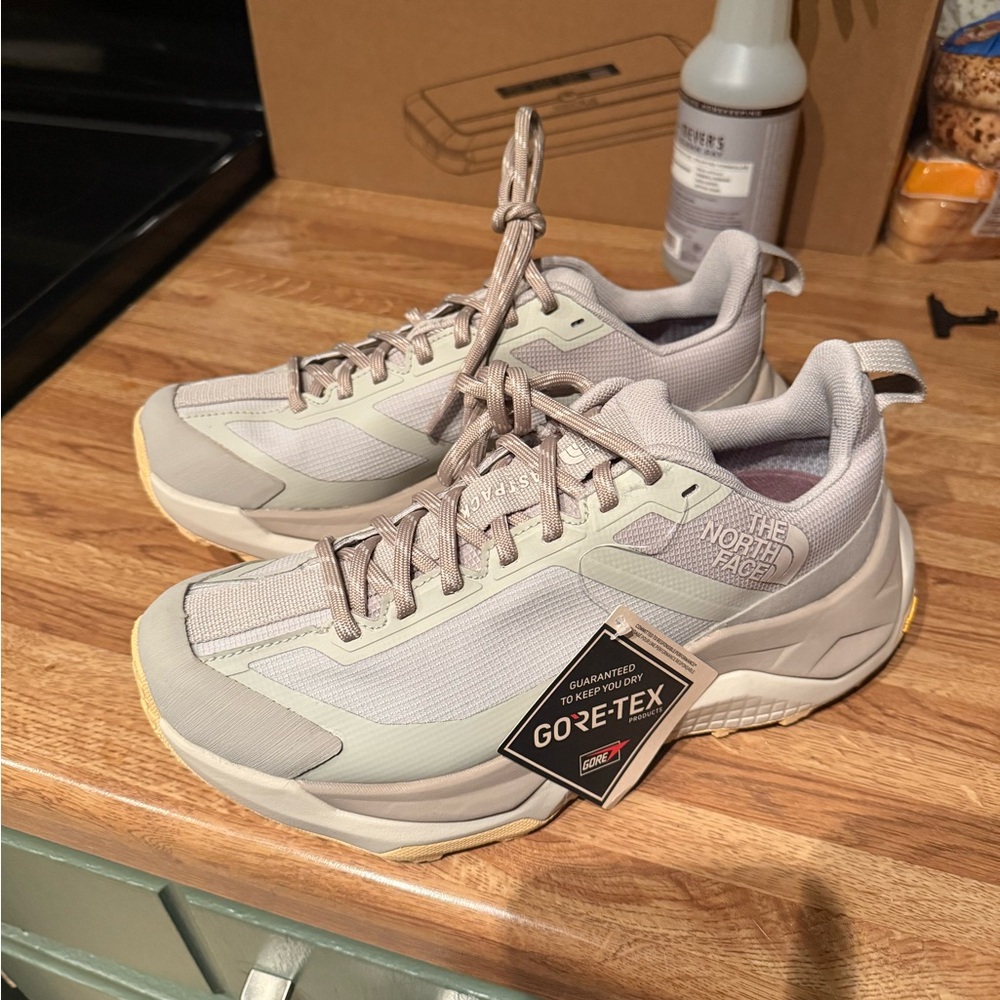 The North Face Light Soapstone/Mushroom Grey Fastpack Ultra Gore-Tex